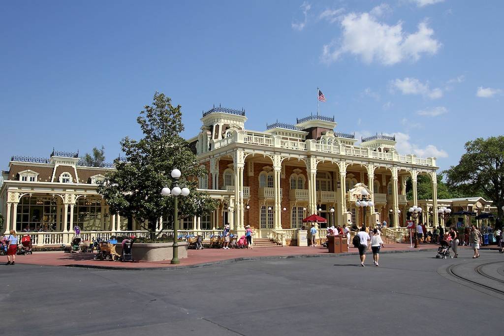 Town-Square-Exposition-Hall_Full_13342.jpg