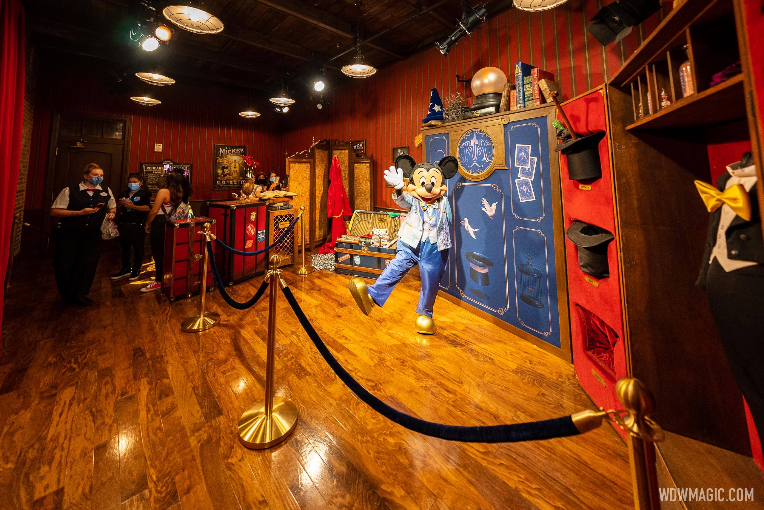 Barriers keep guests distanced from characters at Walt Disney World