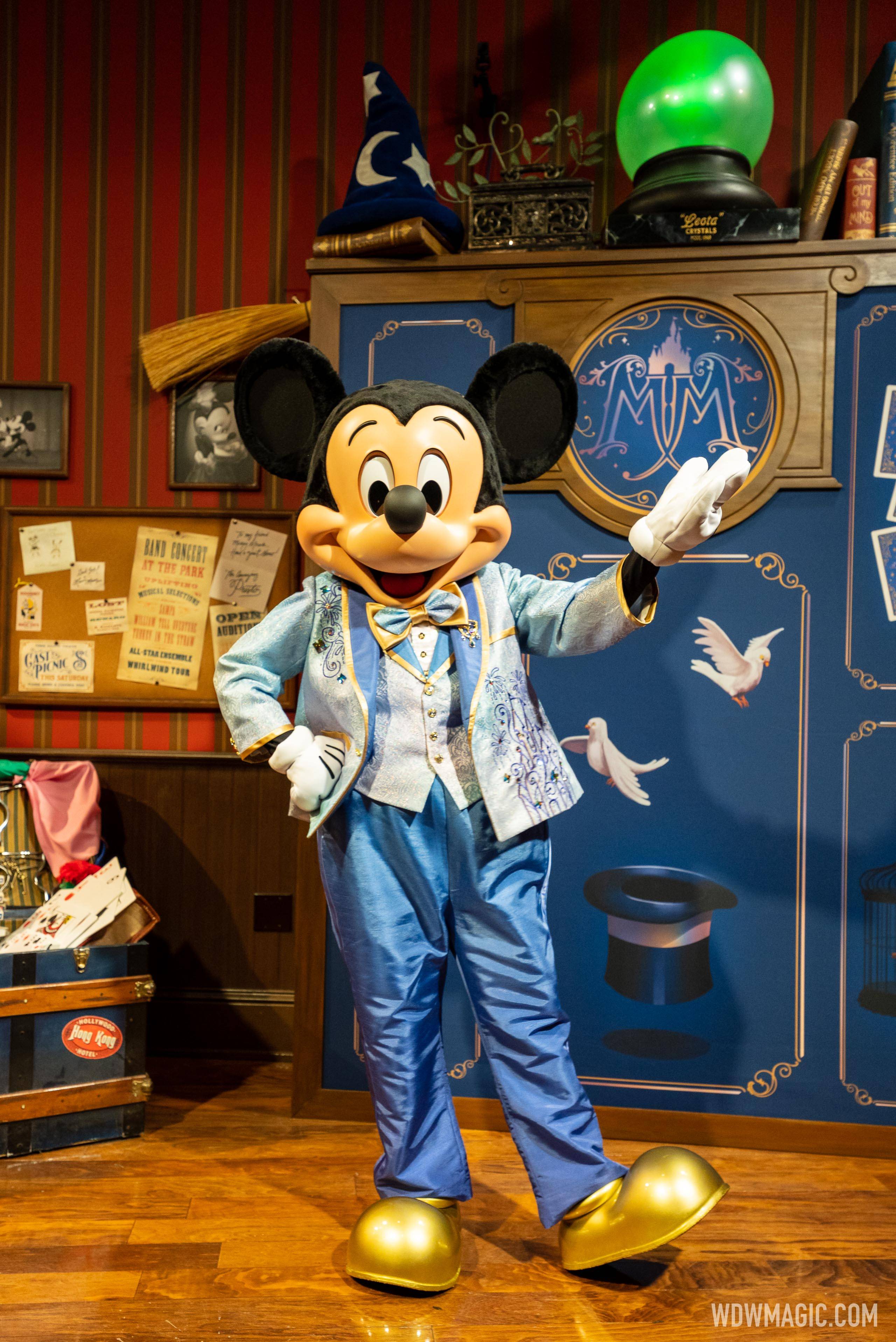 Town Square Theater character meet and greets