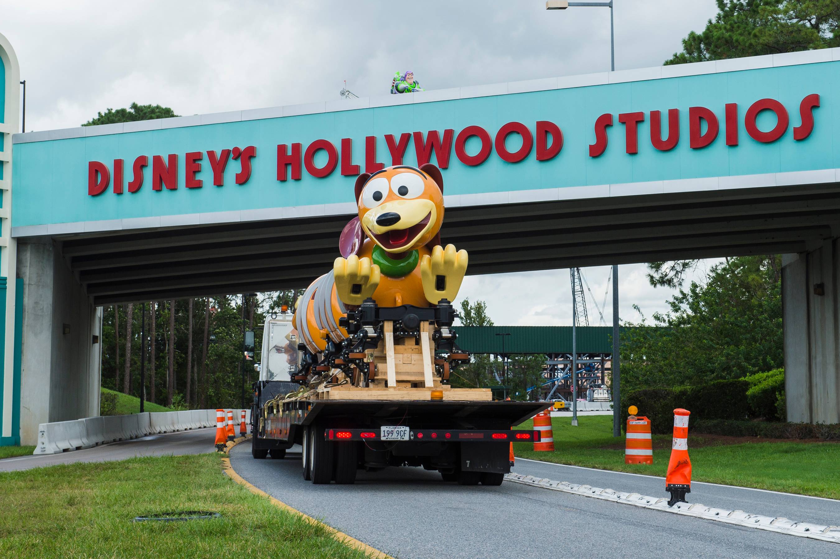 VIDEO - Slinky Dog Dash Ride vehicle arrives at Toy Story Land