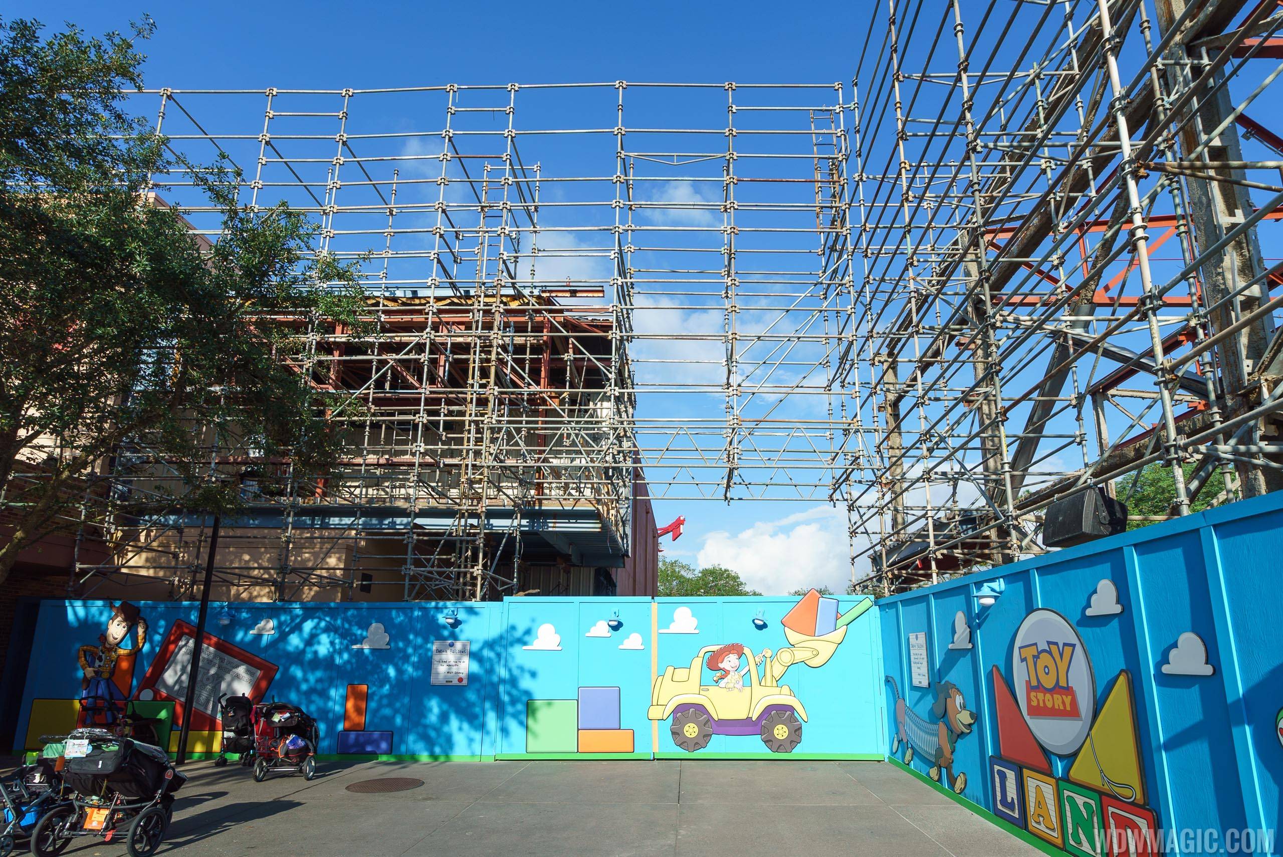 PHOTOS - Demolition of Soundstage 4 at the new Toy Story Land entrance