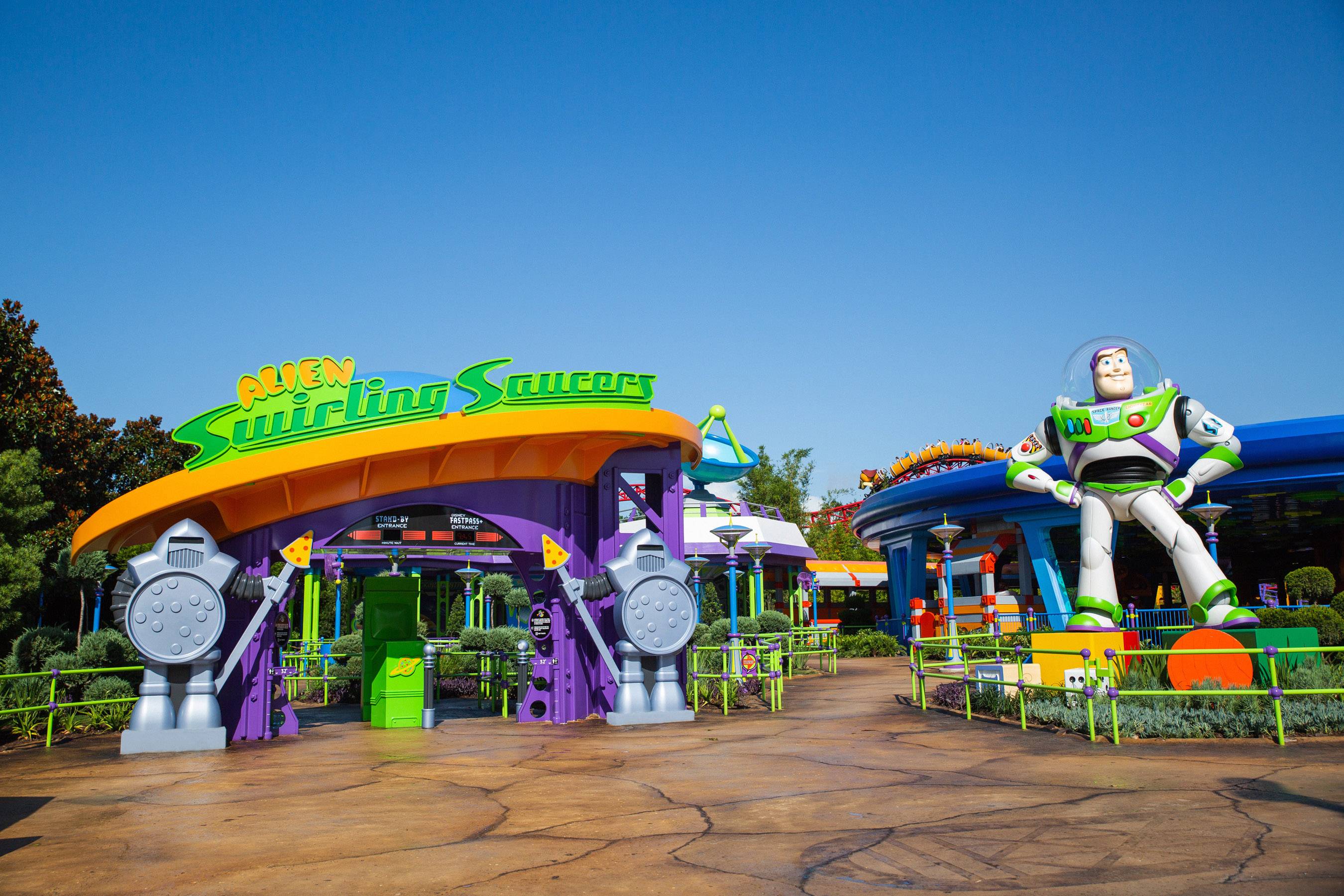 Alien Swirling Saucers attraction entrance