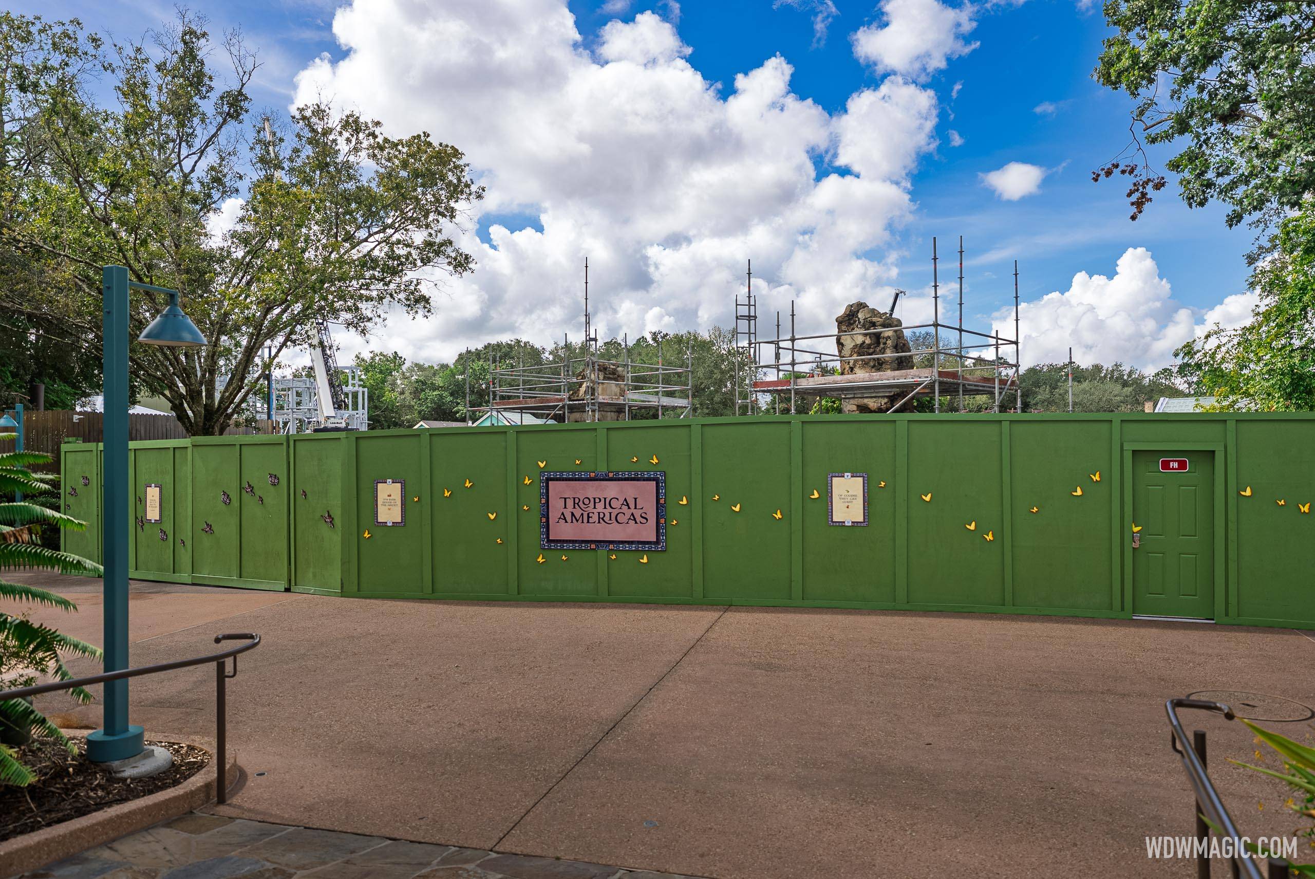 Wide view of the secondary entrance to Tropical Americas near Finding Nemo