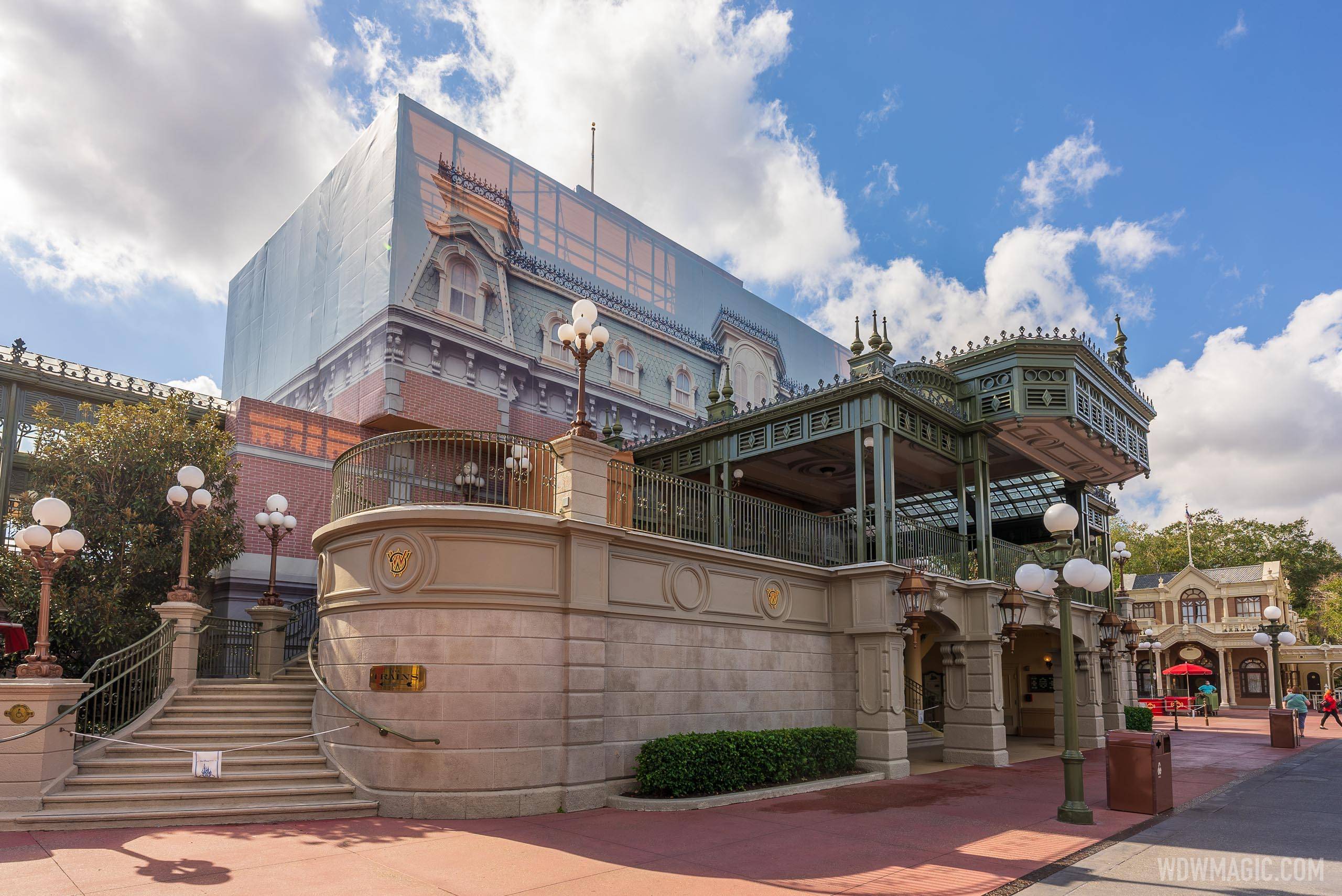 Disney magic kingdom train hi-res stock photography and images - Alamy