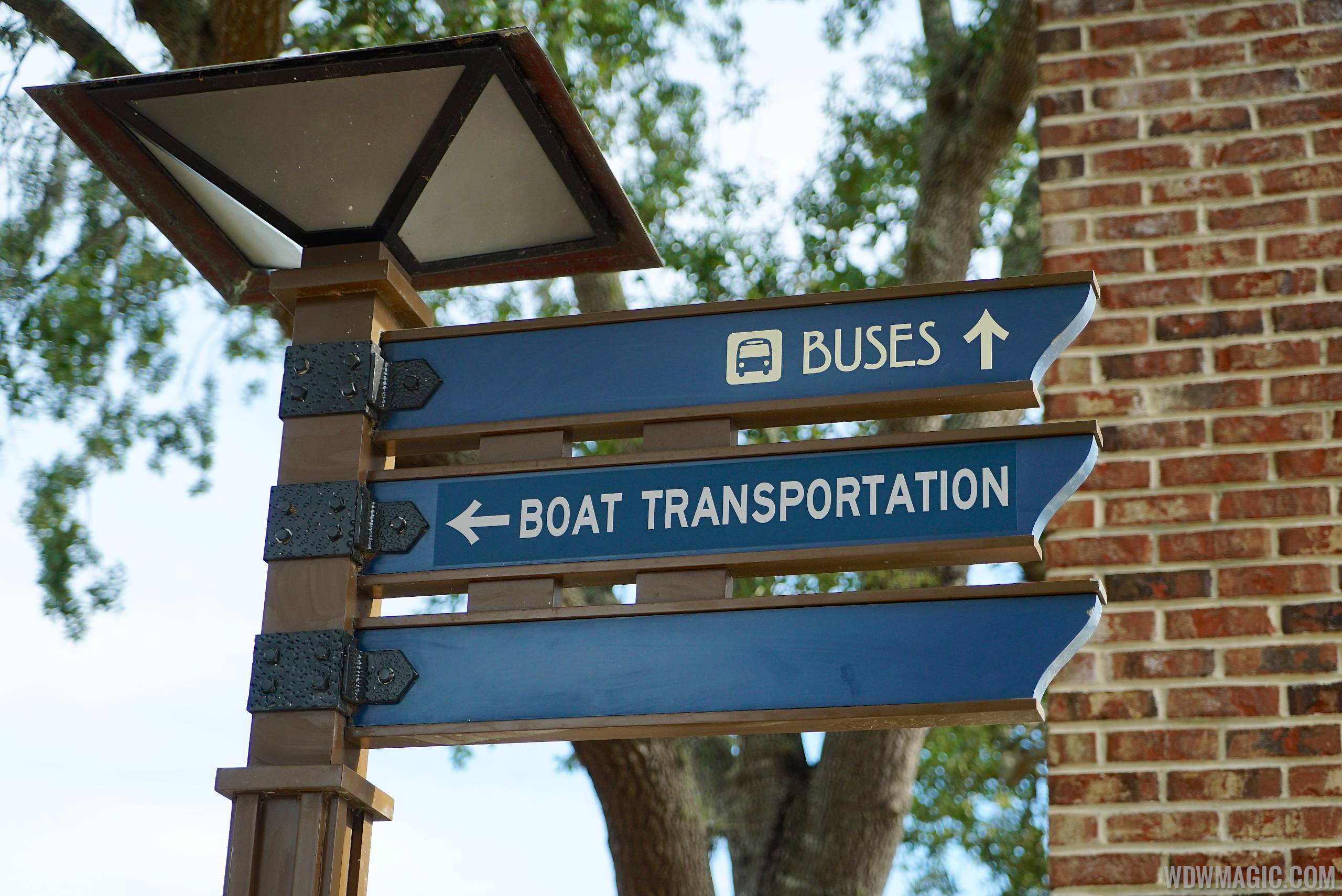Marketplace to Saratoga Springs bridge and boat dock - Signage to the bridge