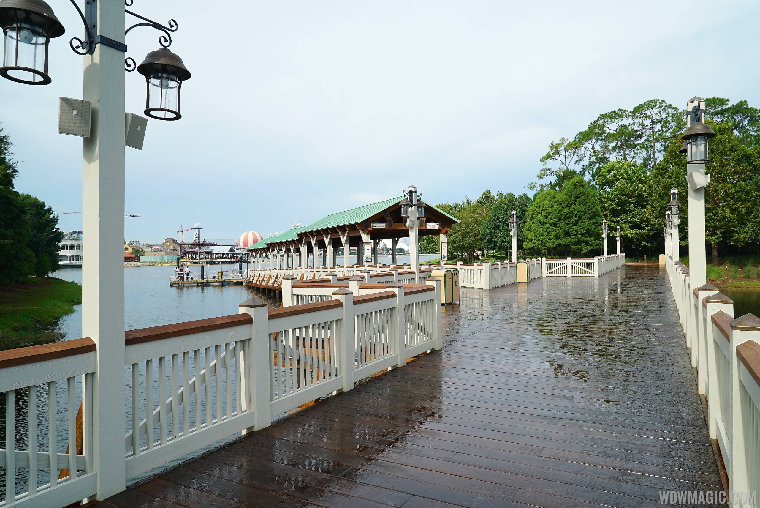 Marketplace to Saratoga Springs bridge and boat dock - Walkway and dock
