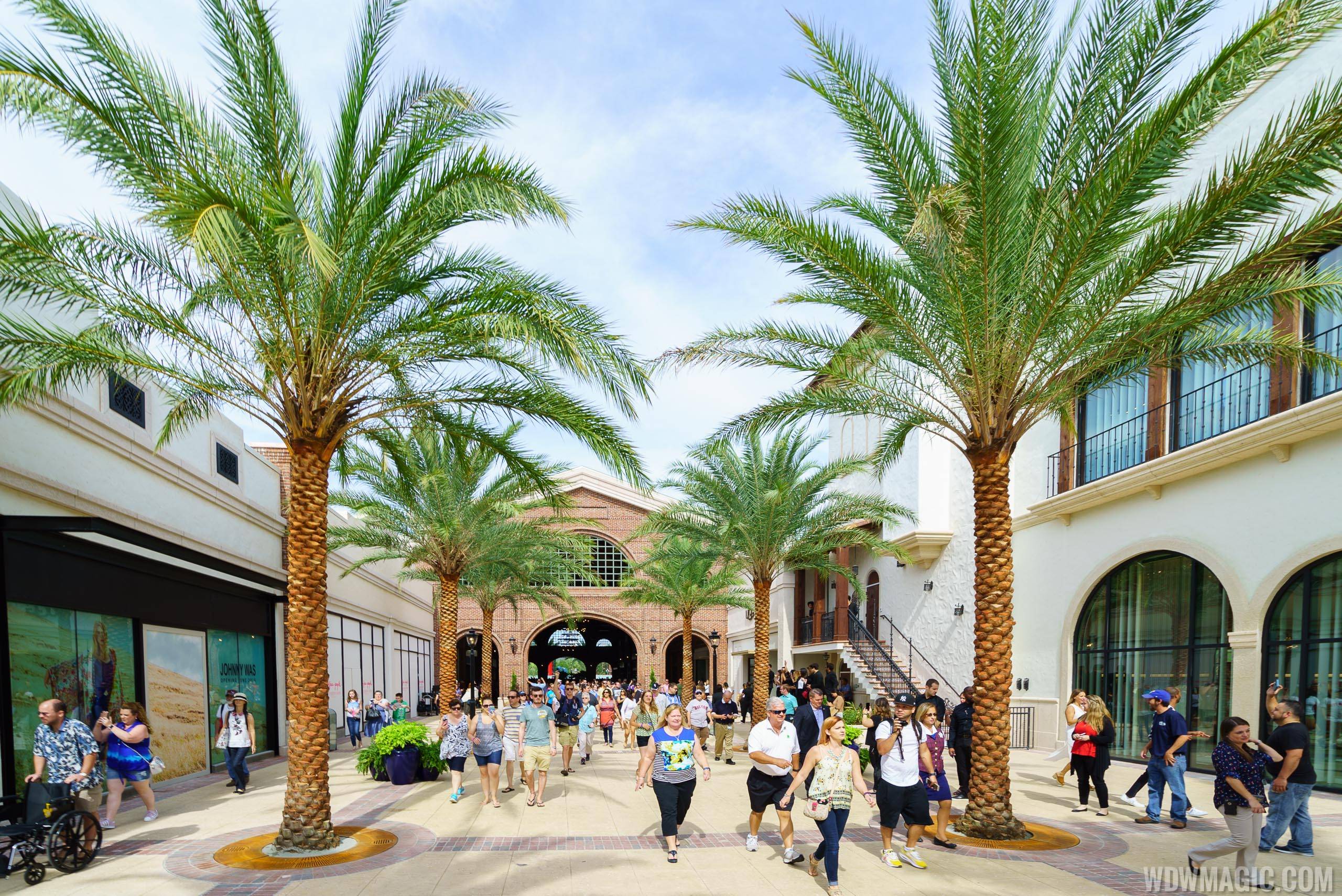 登場! Town Springs Disney Center Photo - walk-through day opening アニメ