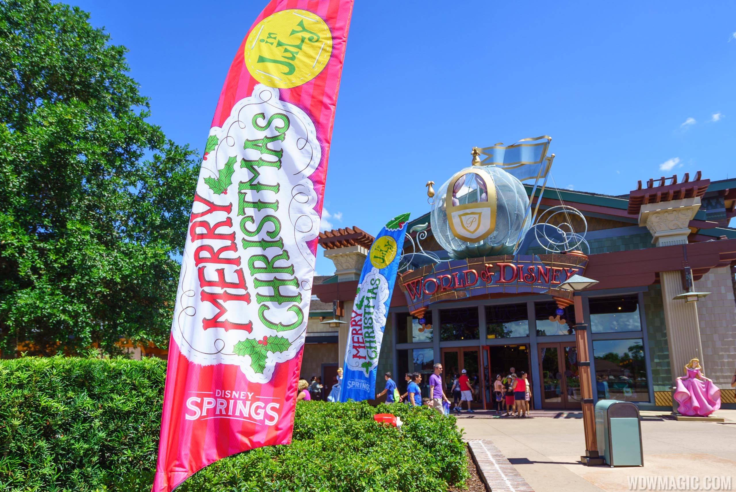 PHOTOS - Christmas in July at Disney Springs