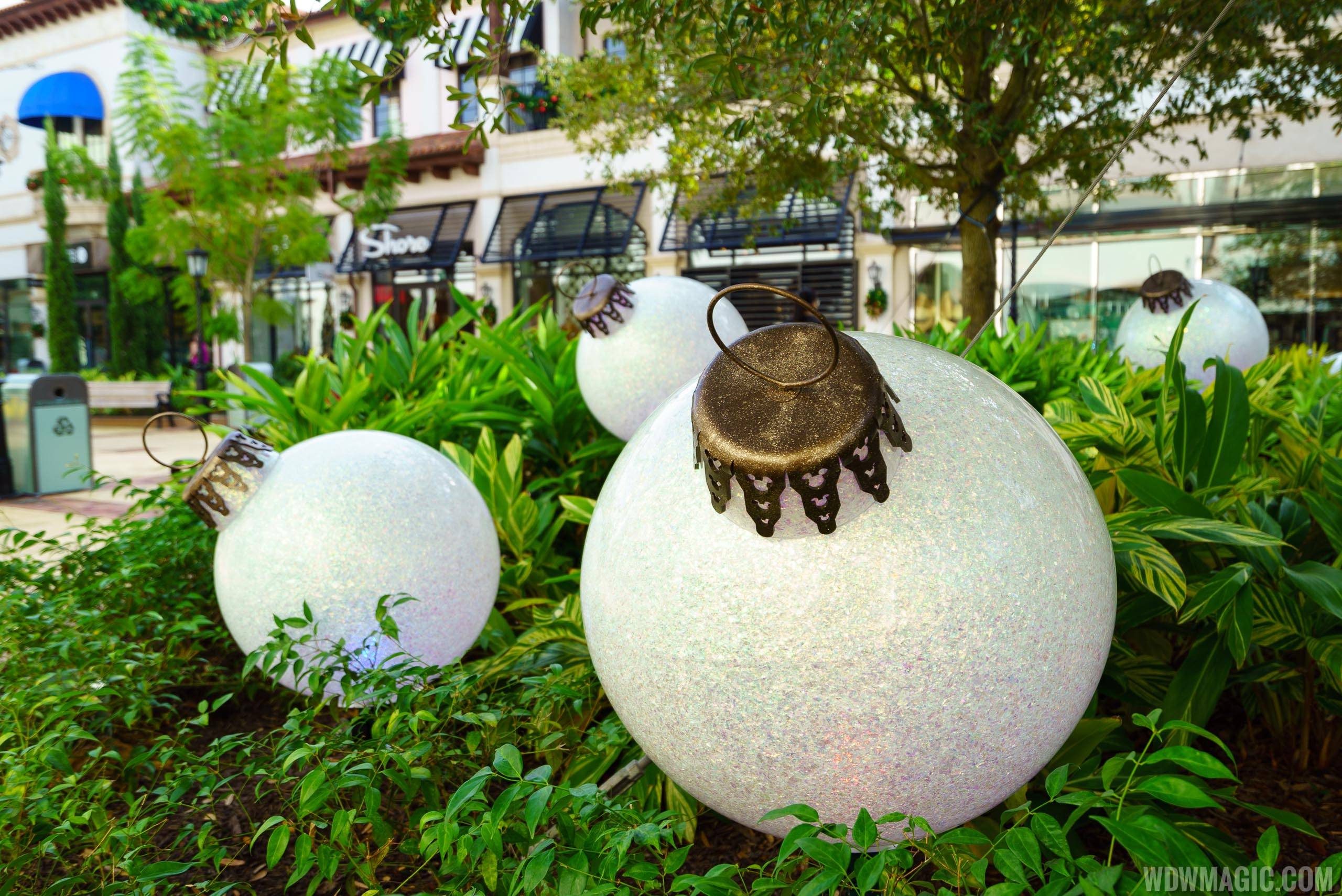 PHOTOS - Christmas decorations at Disney Springs