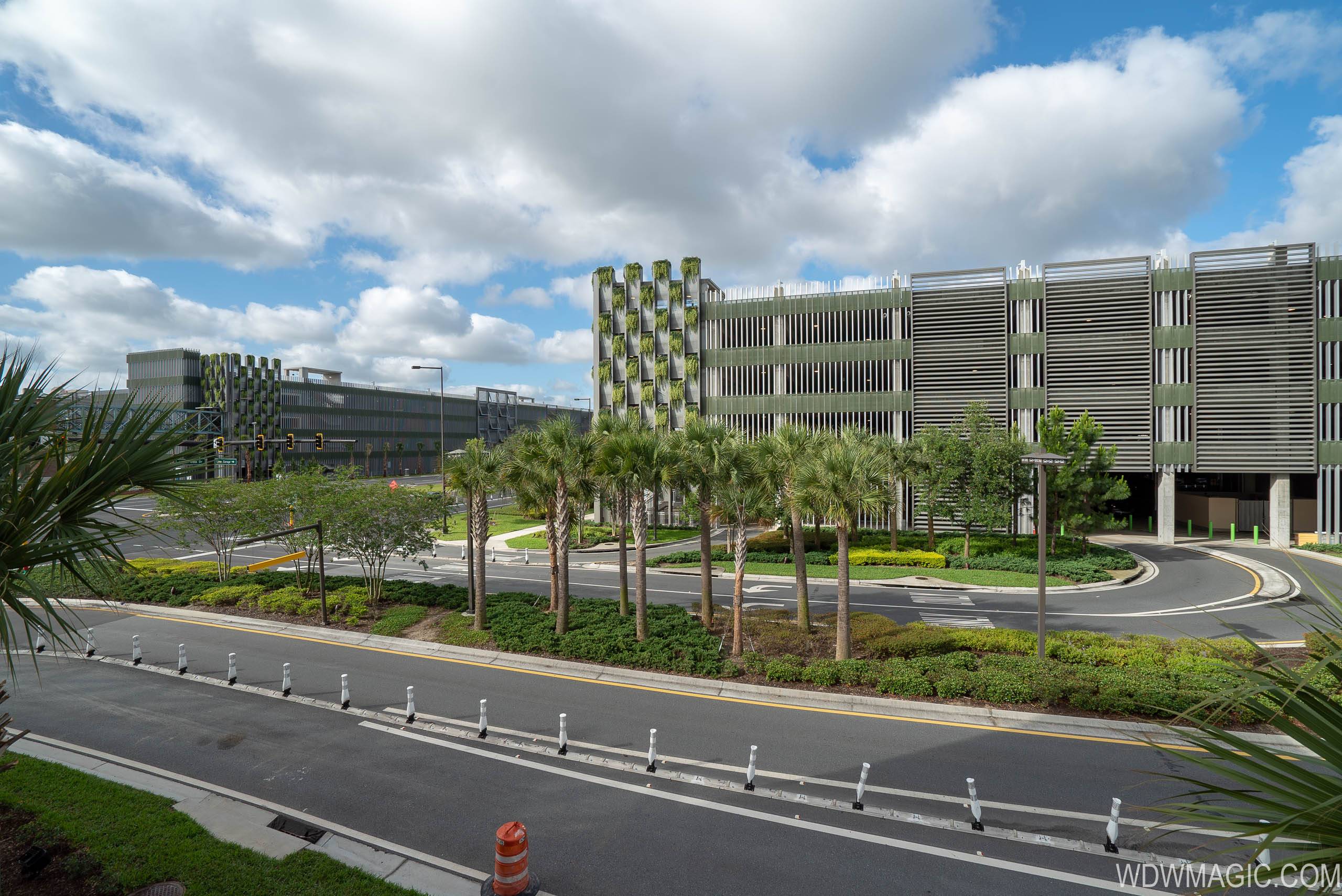 VIDEO - Drive through of the new Grapefruit Parking Garage at Disney Springs