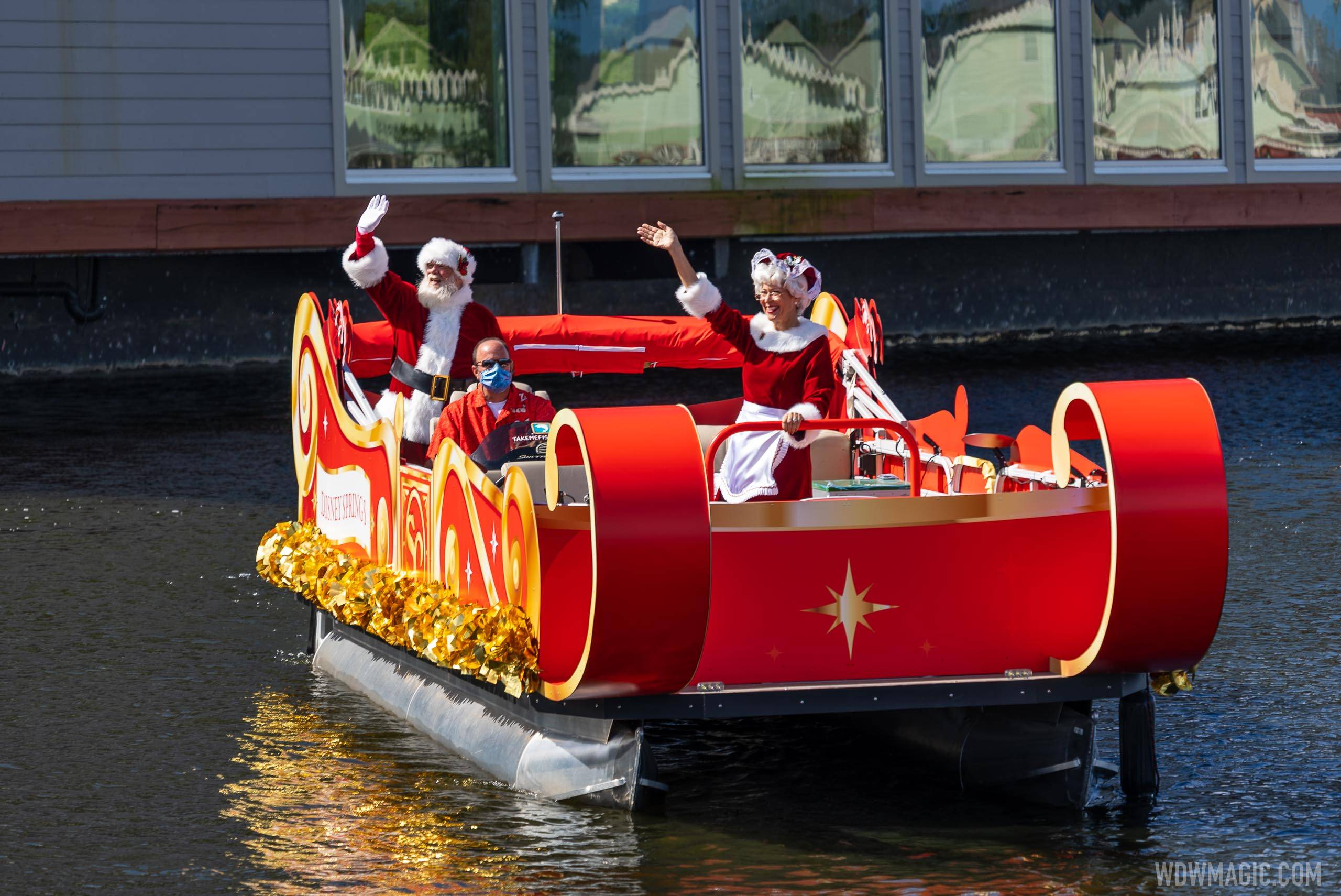 Santa Claus on the lake at Disney Springs 2020