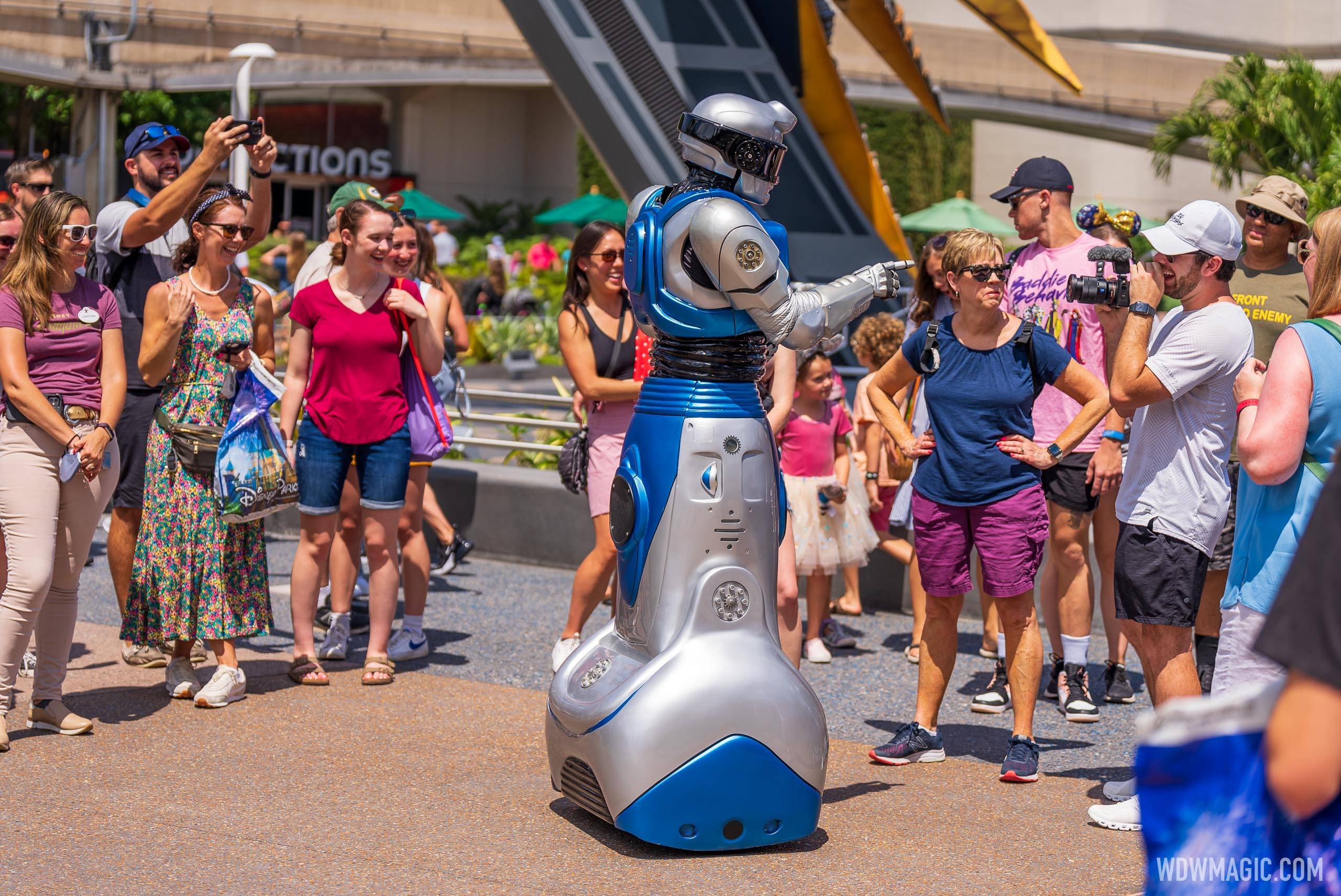 iCan Showbot at EPCOT World Discovery