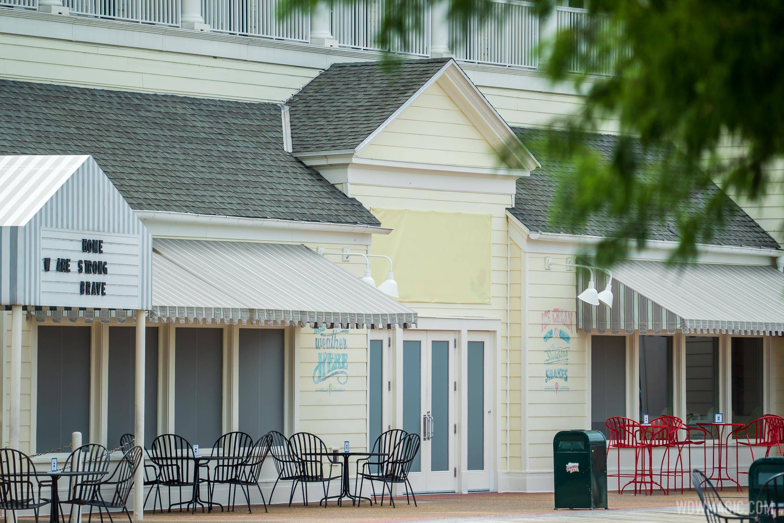 PHOTO - Signs covered as Ample Hills permanently closes on Disney's Boardwalk