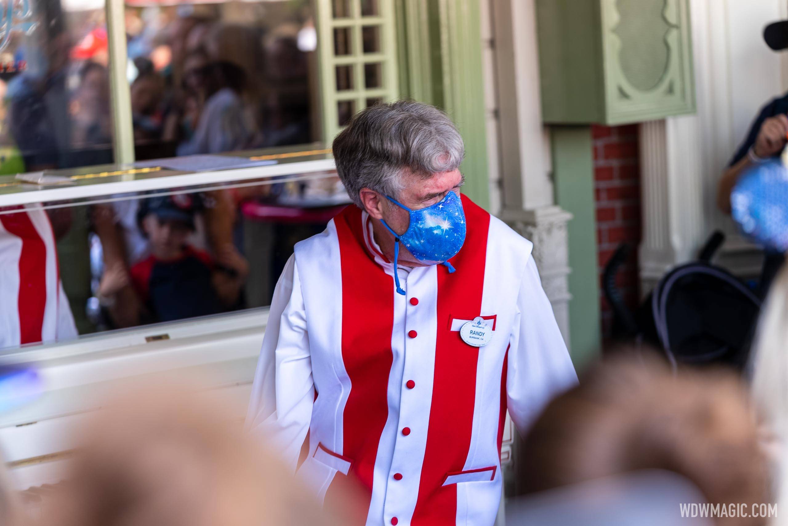 Magic Kingdom's Casey's Corner pianist returns with a special guest