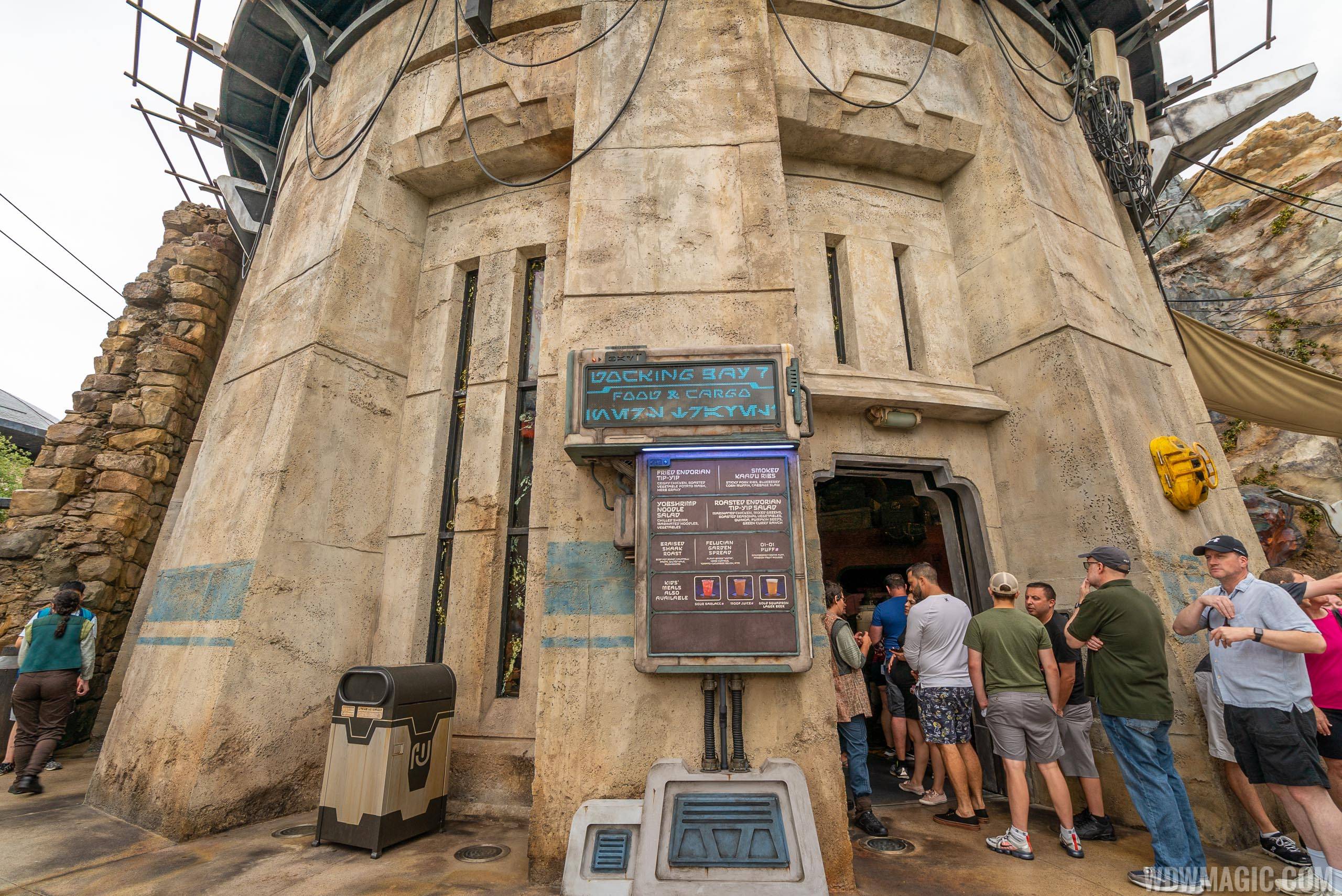 REVIEW - Docking Bay 7 Food and Cargo at Star Wars Galaxy's Edge