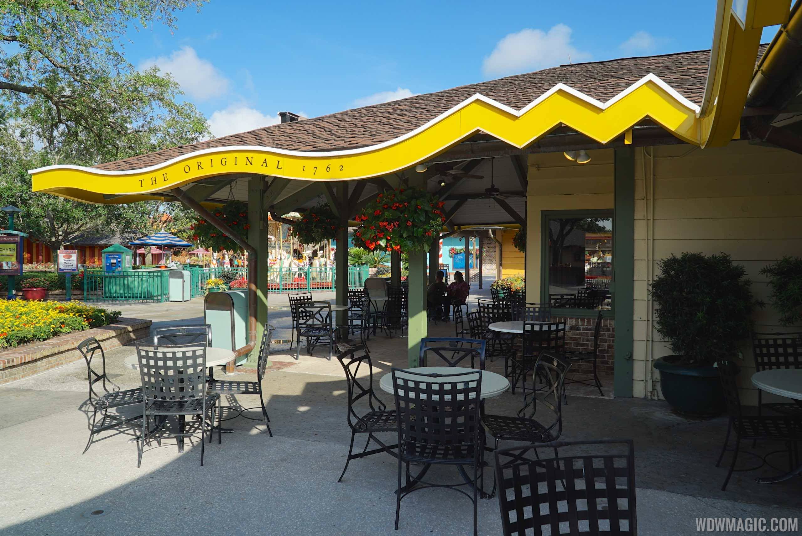 Earl of Sandwich Outdoor Seating
