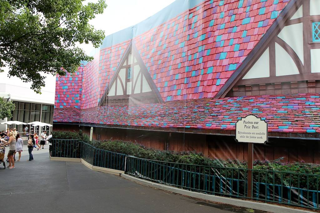 PHOTOS - Enchanted Grove completely covered in a scrim for exterior refurbishment