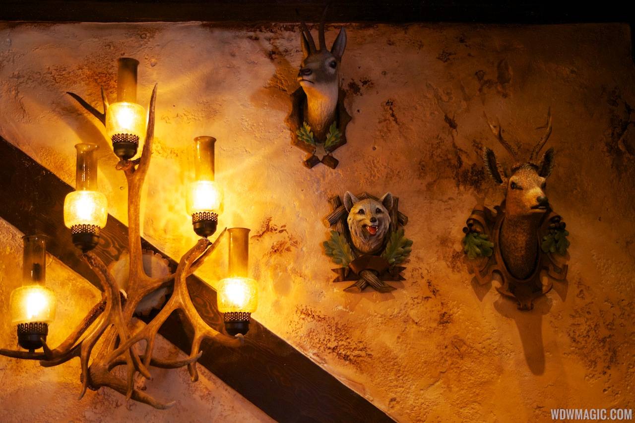 Gaston's Tavern decor