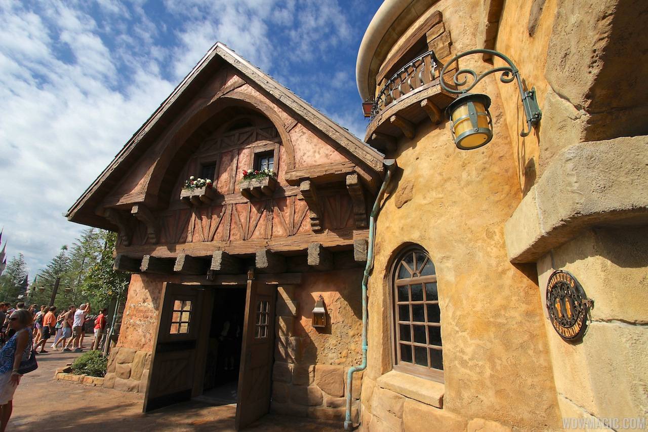 Gaston's Tavern side entrance