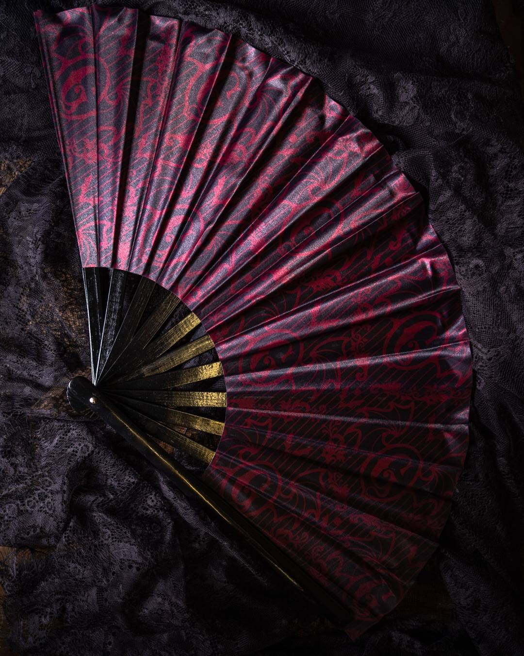 Red & Black Ornate Clack Fan