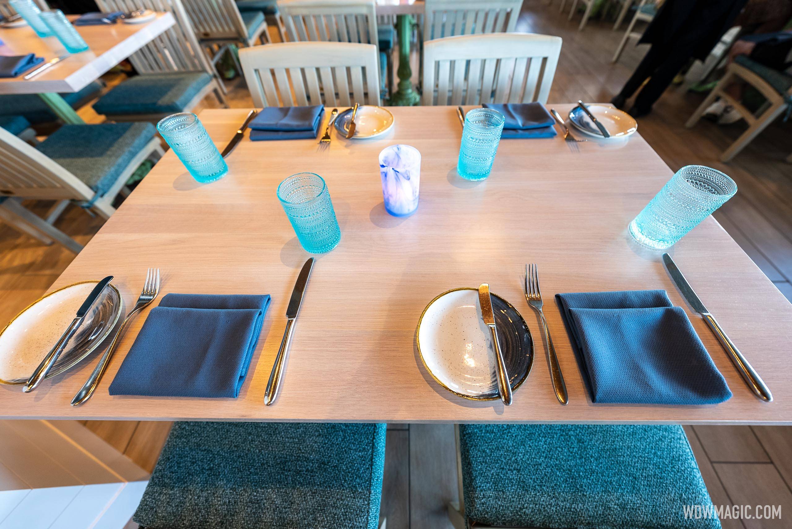 Narcoossee's dining table setup