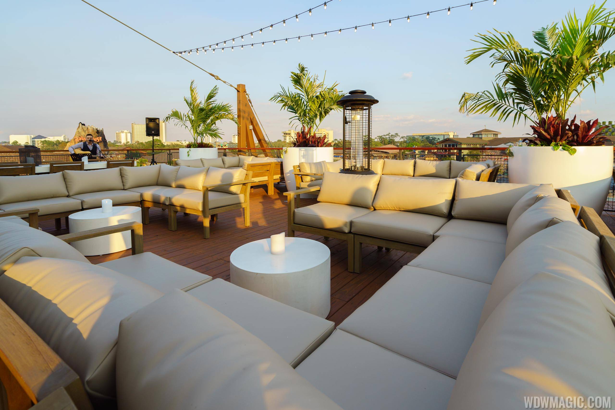 Paddlefish - Top deck lounge area