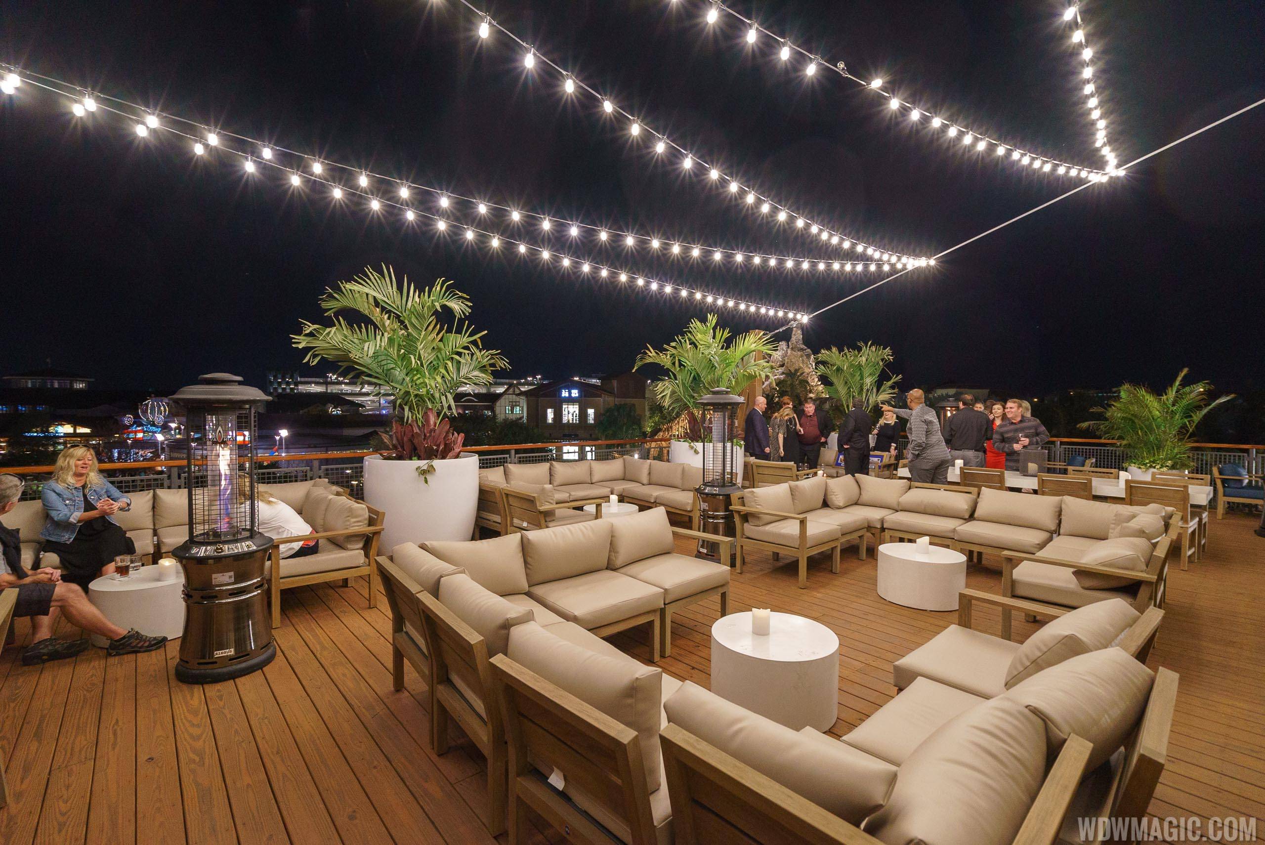 Paddlefish - Top deck lounge area