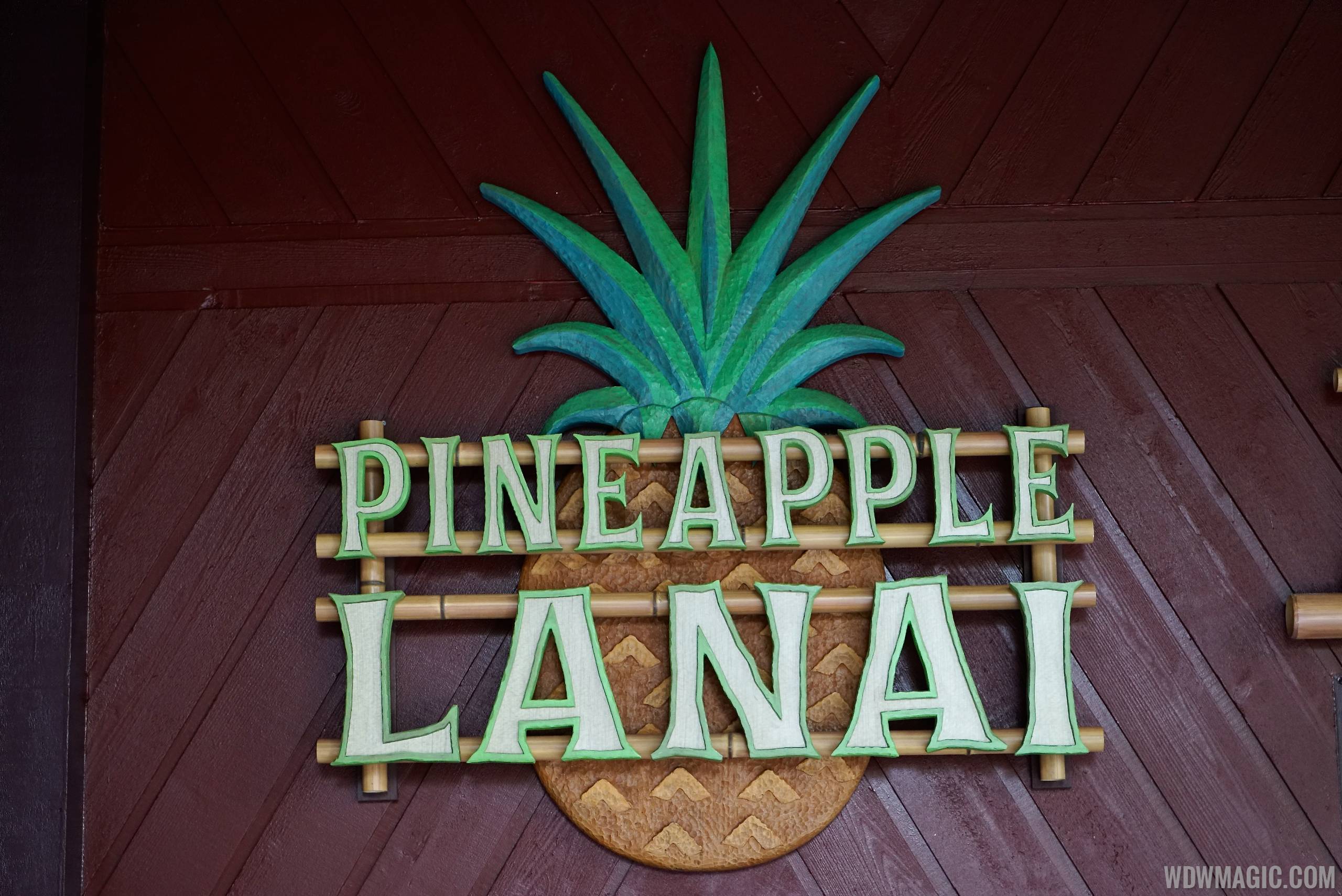 Pineapple Lanai signage