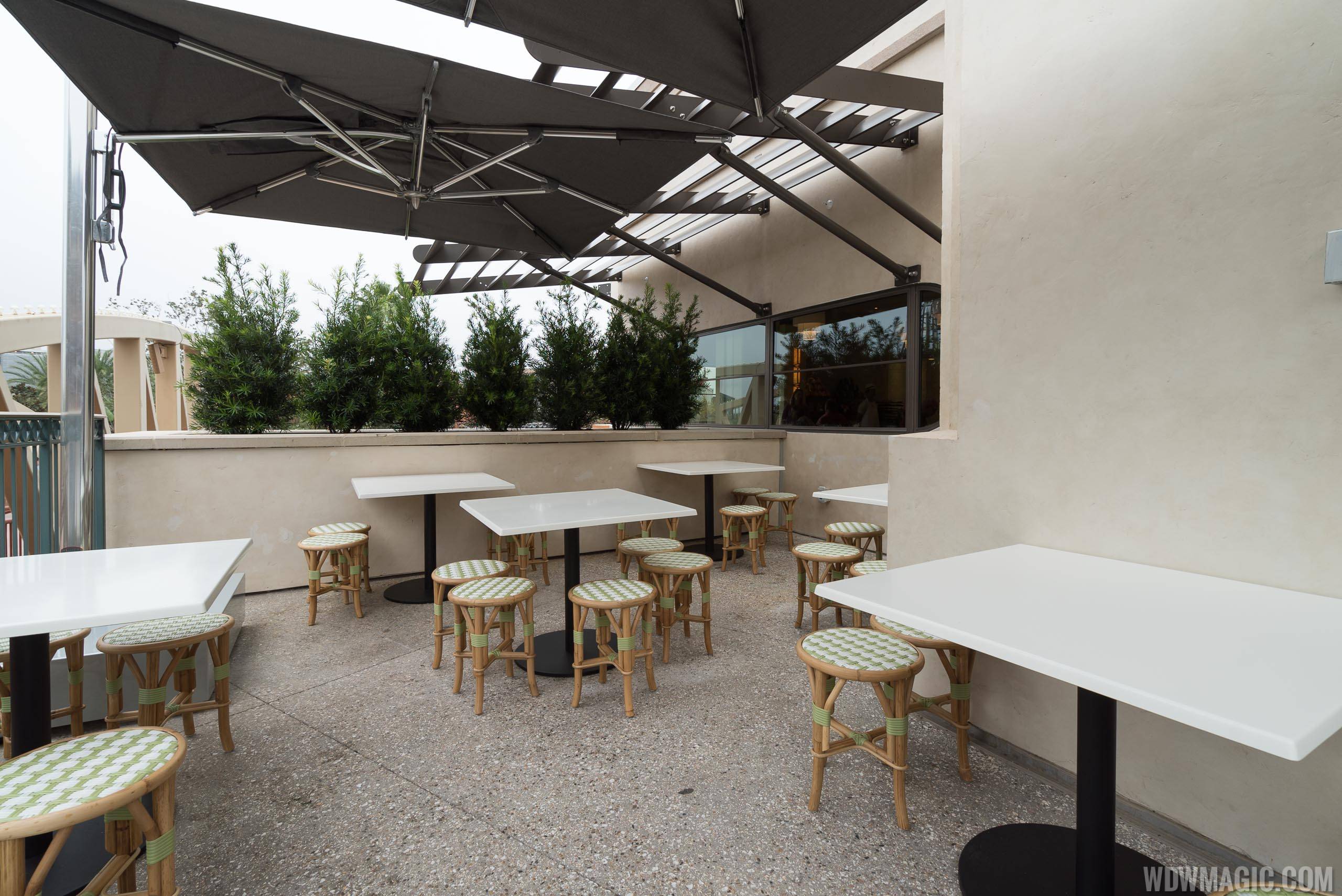 Pizza Ponte - Outdoor seating 