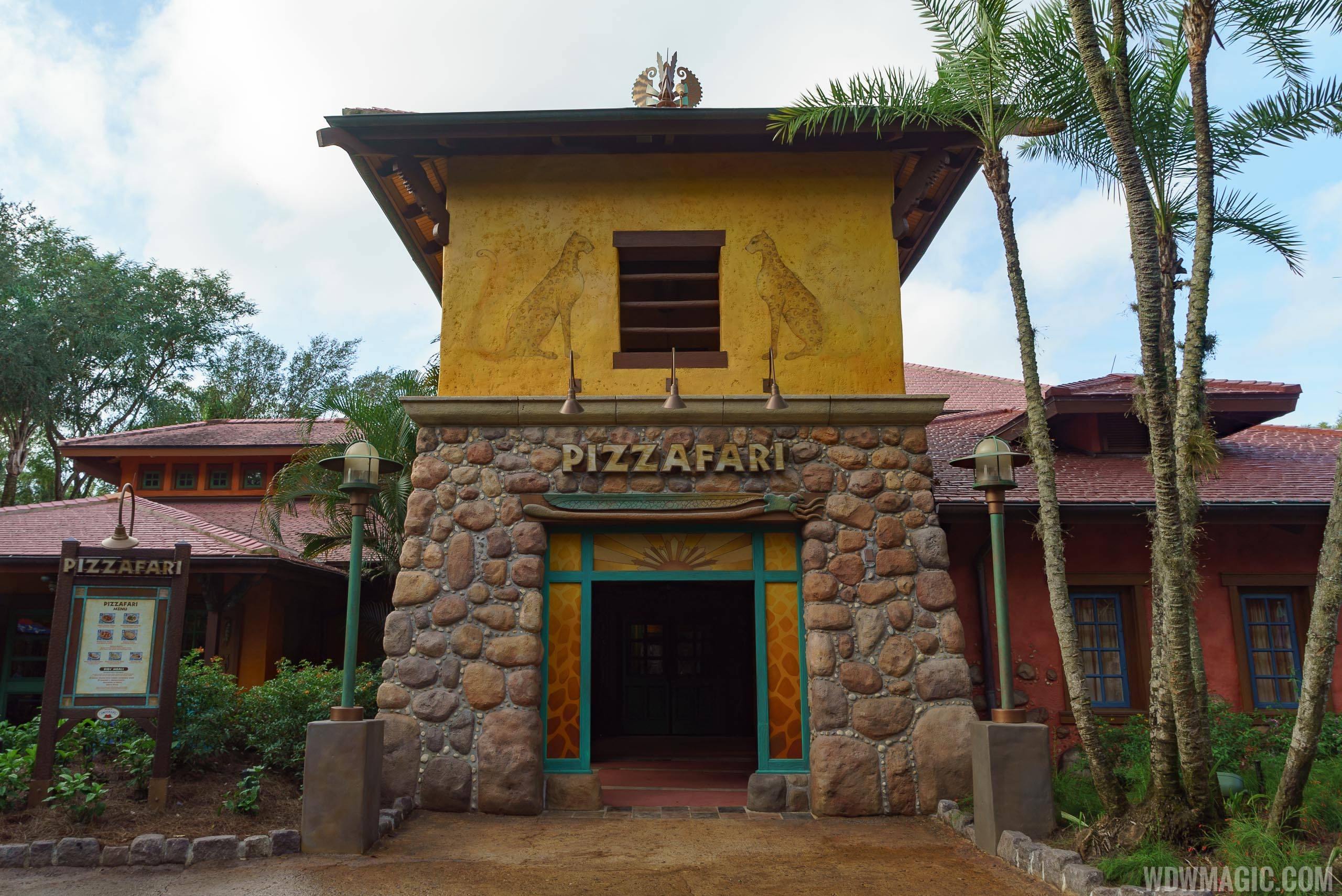 PHOTOS - Pizzafari reopens from refurbishment with new color scheme
