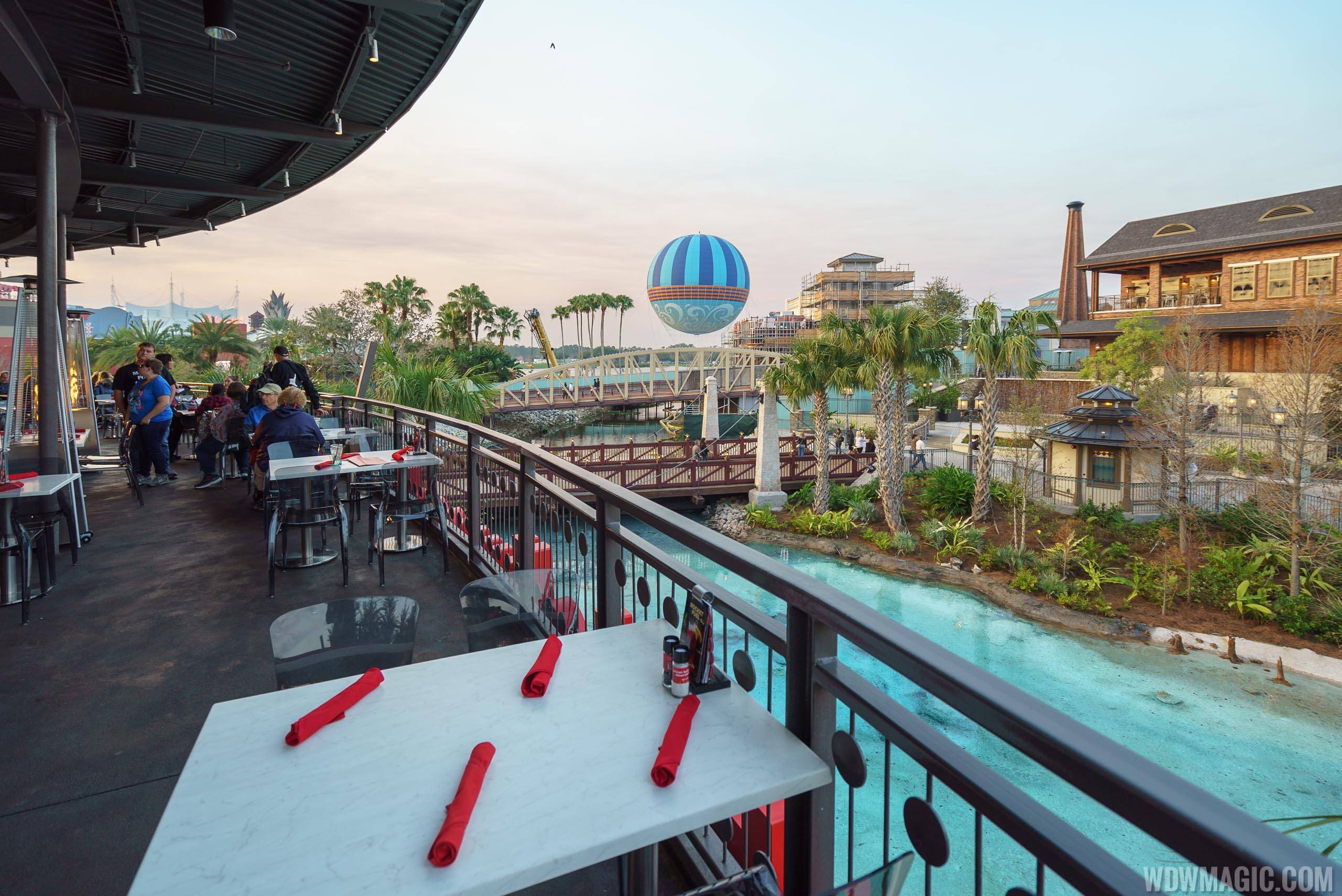 Planet Hollywood Observatory - Outdoor dining area
