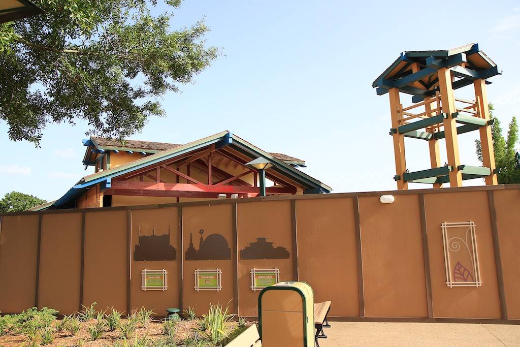 Pollo Campero photo update - construction now visible