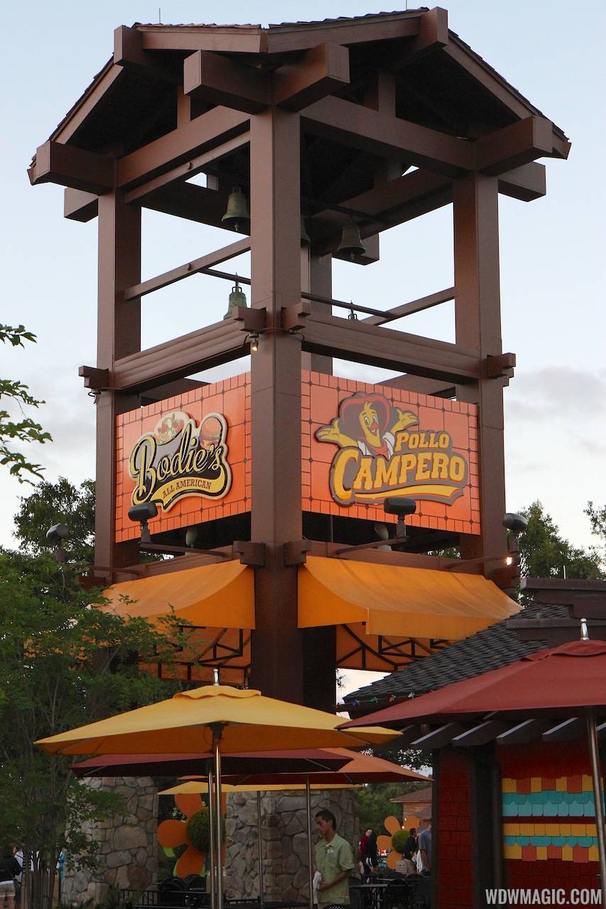 PHOTOS - 'Bodie's All-American' replaces 'Fresh A-Peel' at Downtown Disney's Pollo Campero