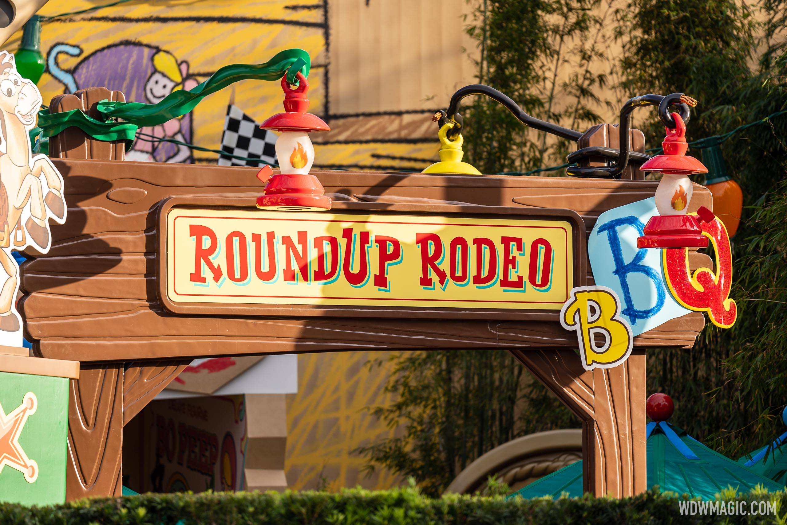 Marquee uncovered at Roundup Rodeo BBQ
