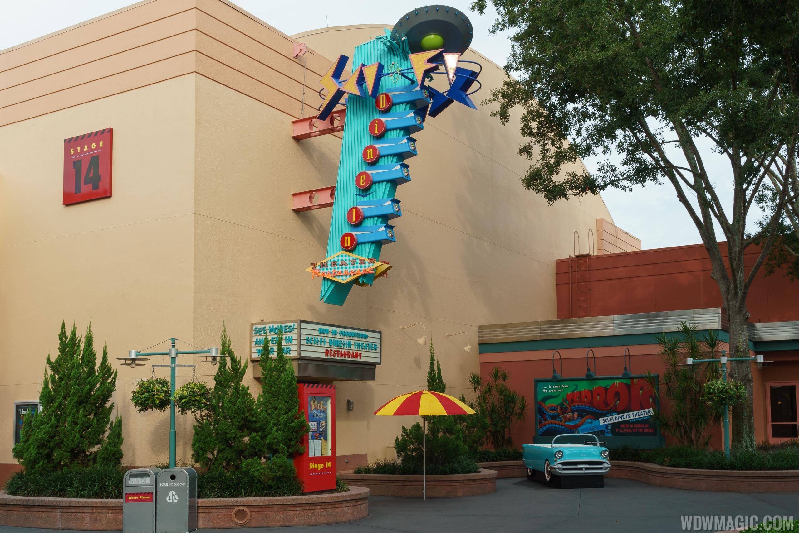 Sci-Fi Dine-In Theater Restaurant