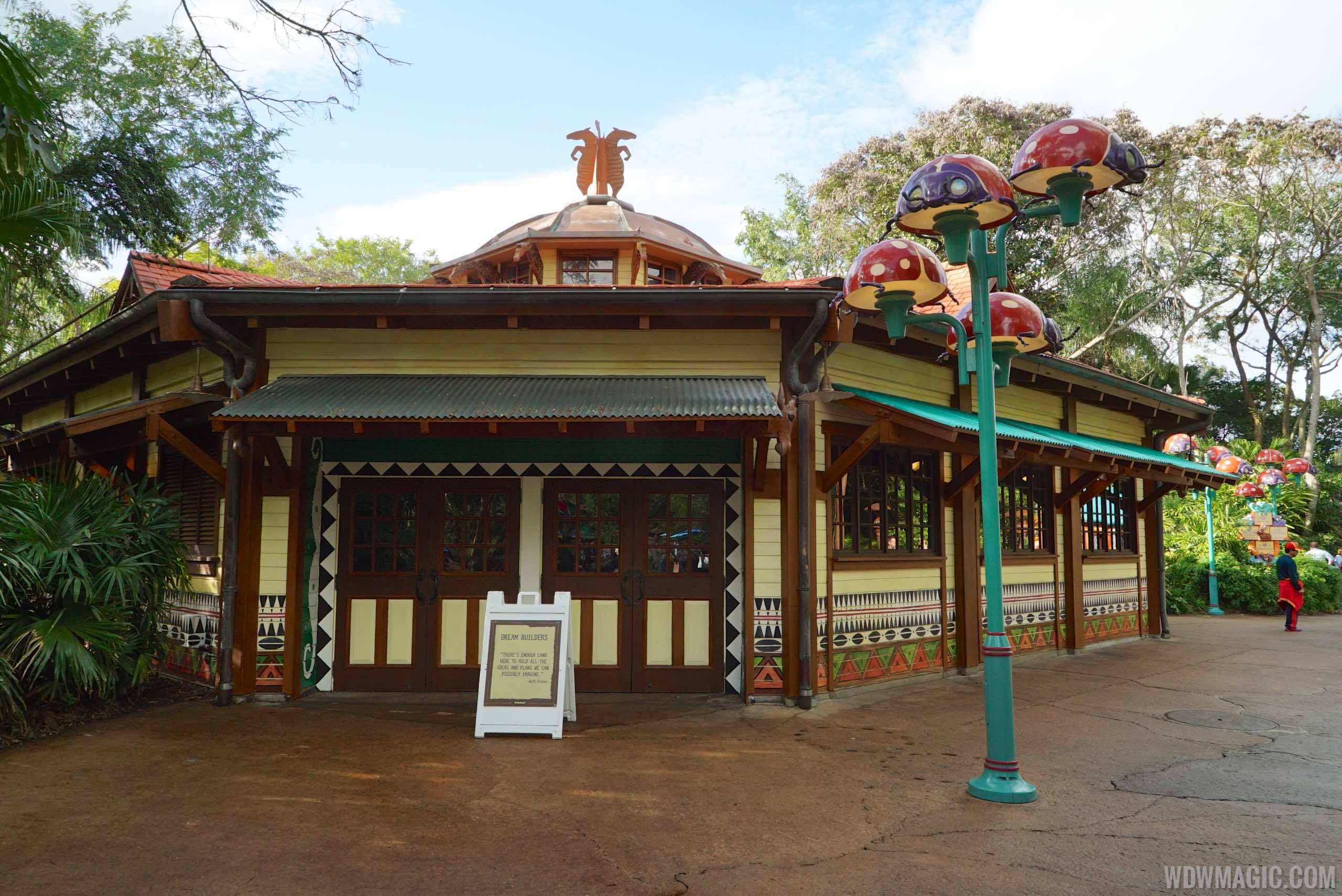 PHOTOS - Former Creature Comforts gets new color scheme ahead of the Starbucks conversion at Disney's Animal Kingdom