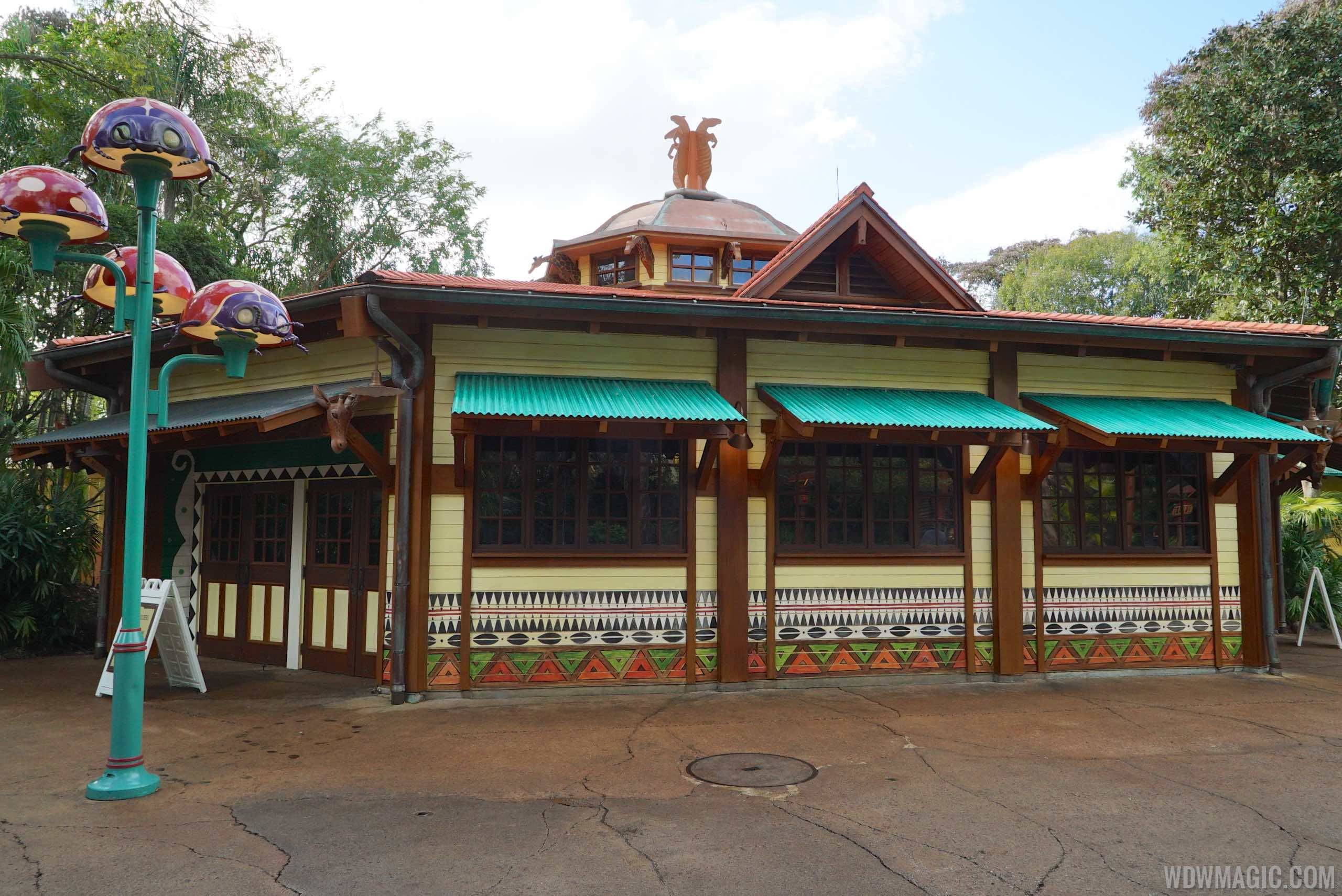 PHOTOS - Former Creature Comforts gets new color scheme ahead of the Starbucks conversion at Disney's Animal Kingdom