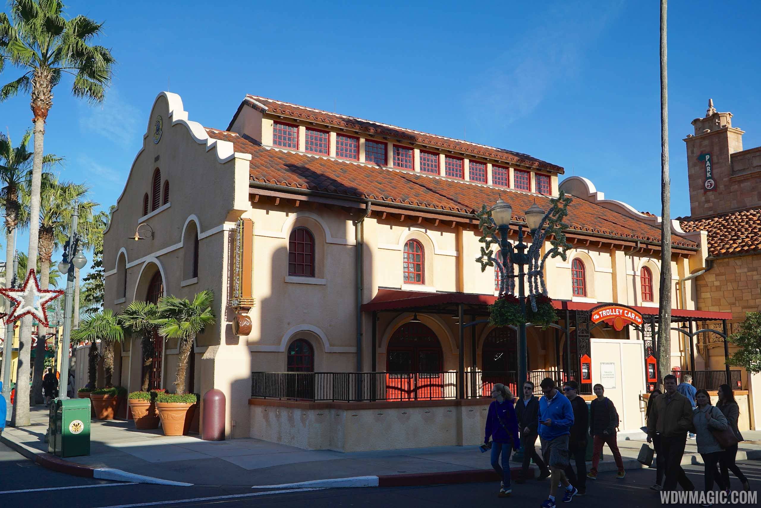 PHOTOS - Latest look at the under construction Starbucks at Disney's Hollywood Studios