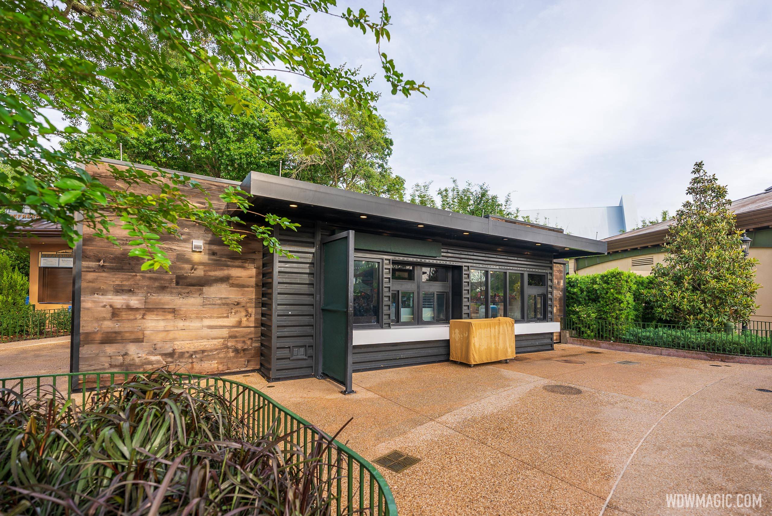 Starbucks Traveler's Café now closed at EPCOT with Connections Café yet to open