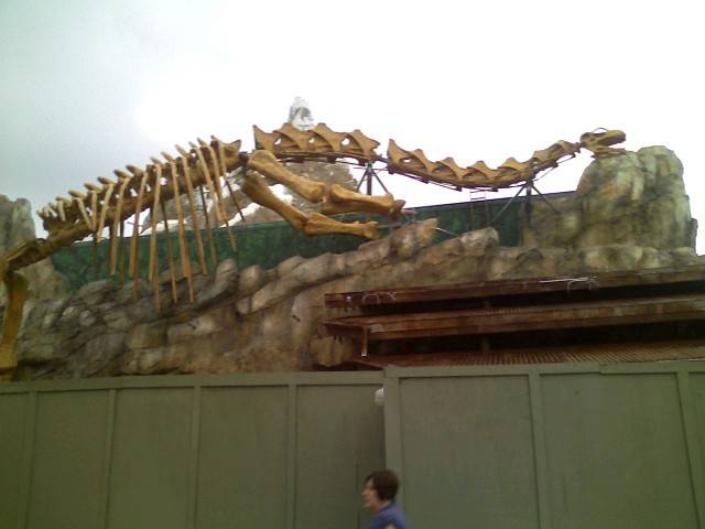 T-REX gets another Dinosaur at the main entrance