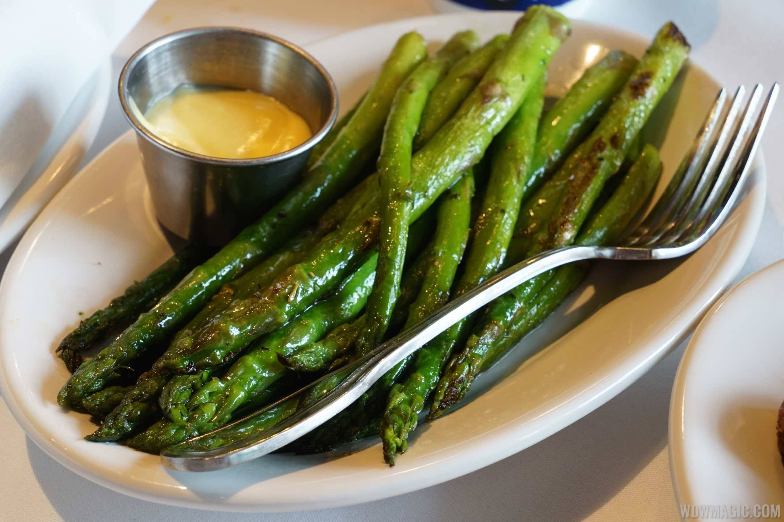 The BOATHOUSE Food - Grilled Asparagus