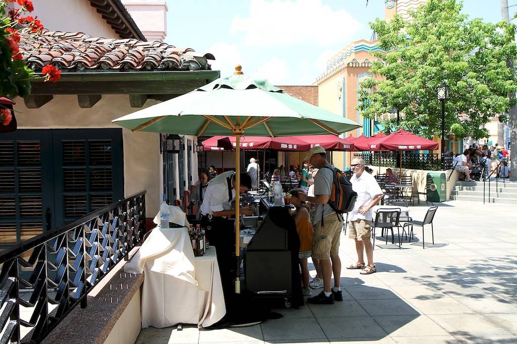 The Hollywood Brown Derby offering outdoor bar service during Easter week