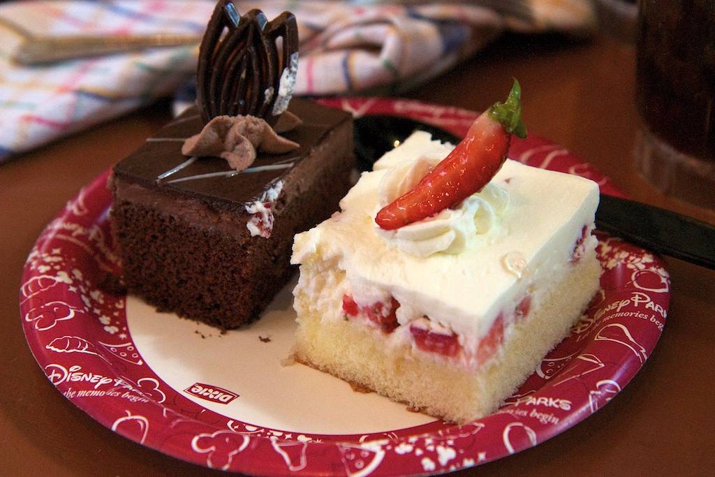 Chocolate cake and Strawberry cake
