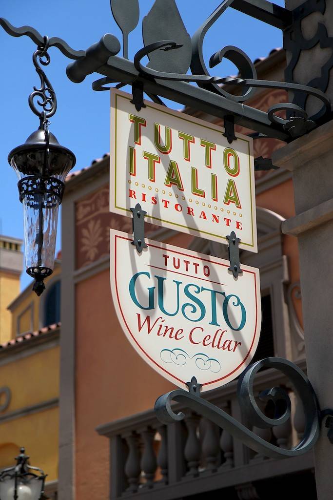 Tutto Italia and Tutto Gusto Wine Cellar signage