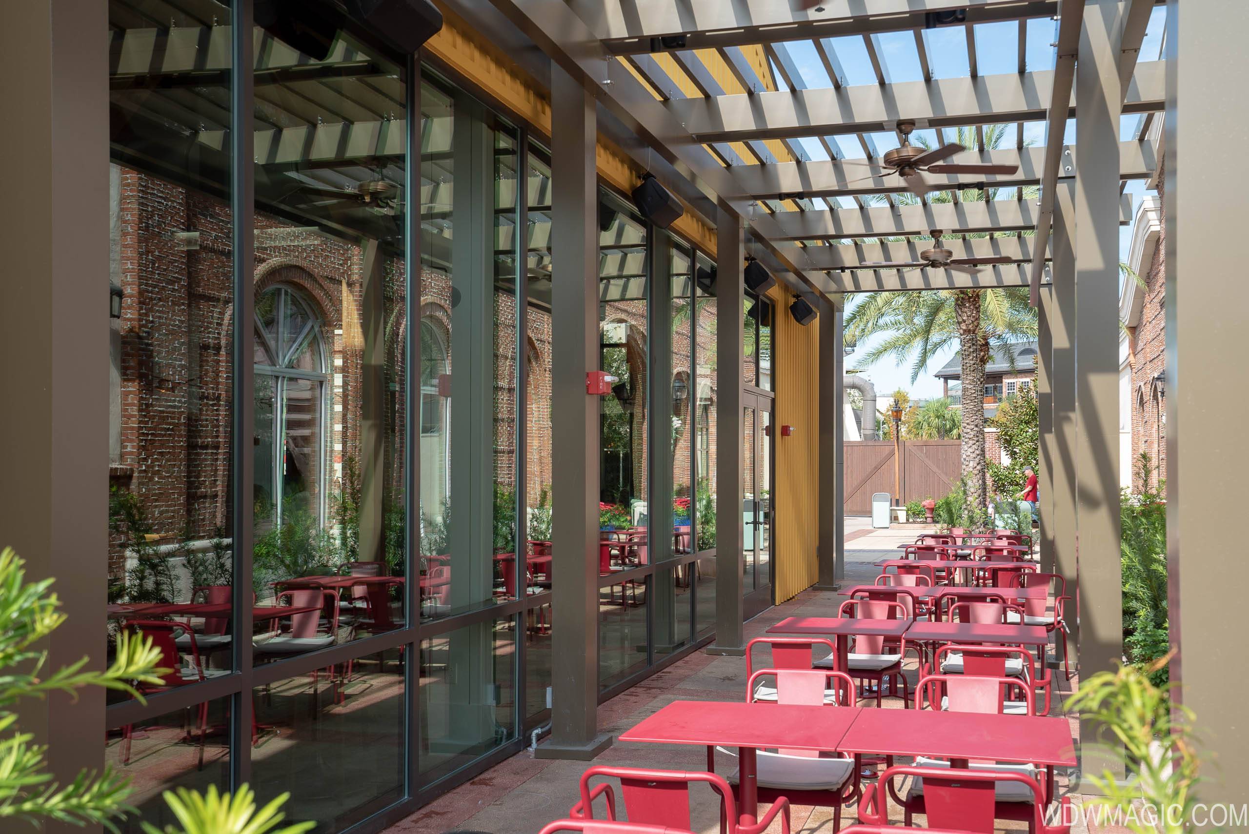 Wolfgang Puck Bar and Grill outdoor patio seating