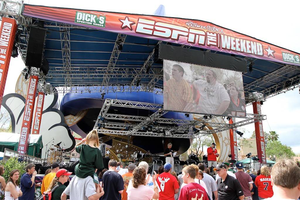 2011 ESPN The Weekend - Day 1