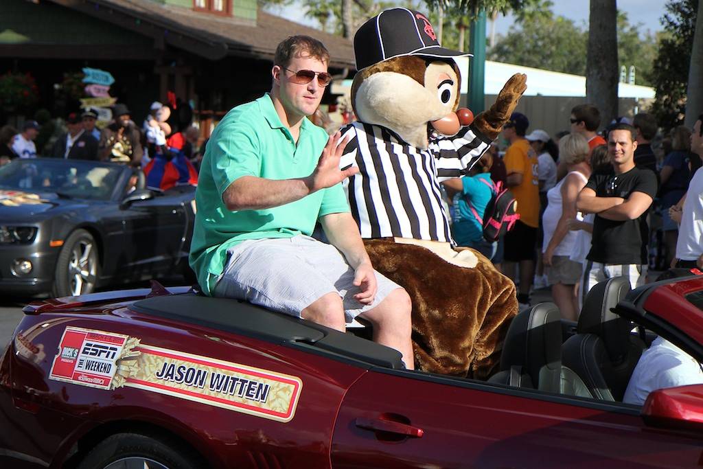 PHOTOS - ESPN The Weekend, Day 2 - NFL Motorcades, Green Bay Packers and Miami Dolphins Cheerleaders