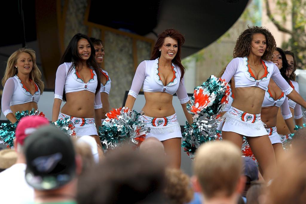 2011 ESPN The Weekend - Day 2 - Miami Dolphins Cheerleaders - Photo 14 of 14