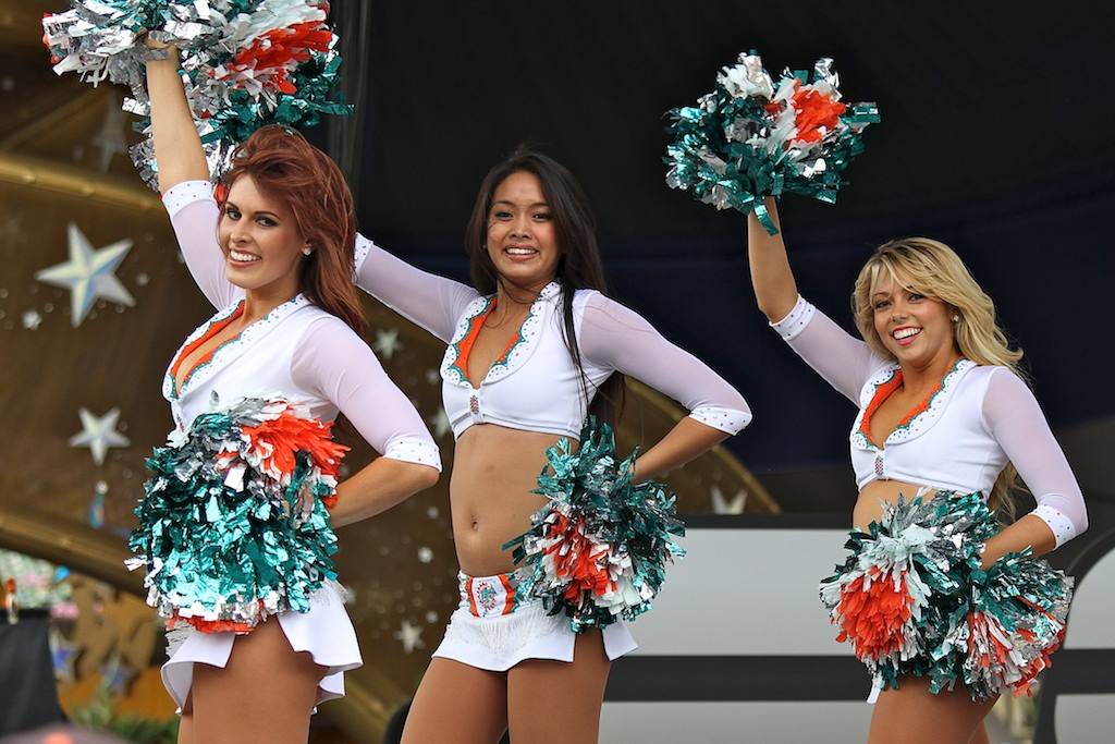 2011 ESPN The Weekend - Day 2 - Miami Dolphins Cheerleaders - Photo 14 of 14