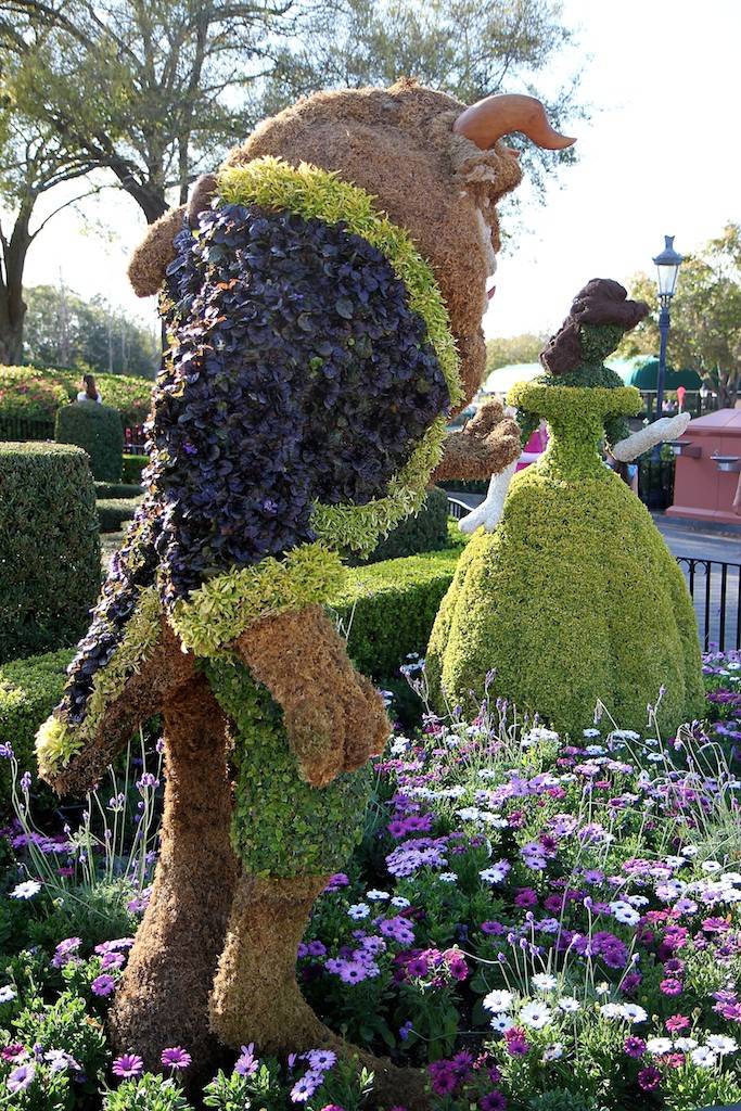 Belle and Beast topiary in France